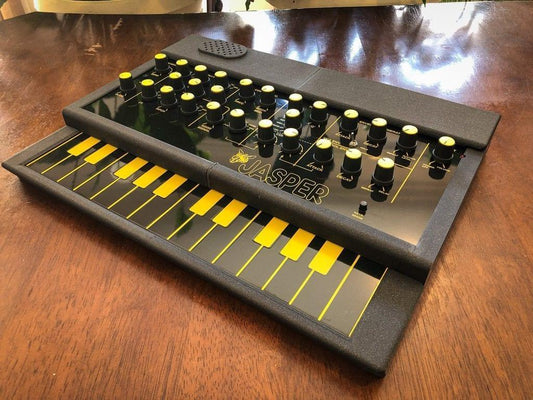 Jasper Synthesizer - A clone of the analogue EDP Wasp Synth - spillerphoto
