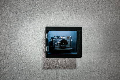 3D gedruckte Vitrine zur Präsentation von Kameras und Uhren - spillerphoto